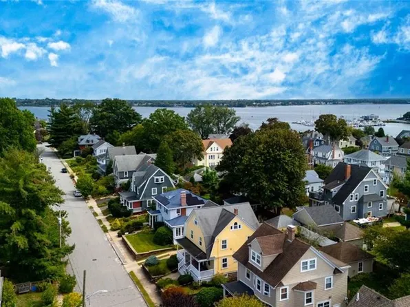 82 Sefton Dr, Cranston, RI 02905