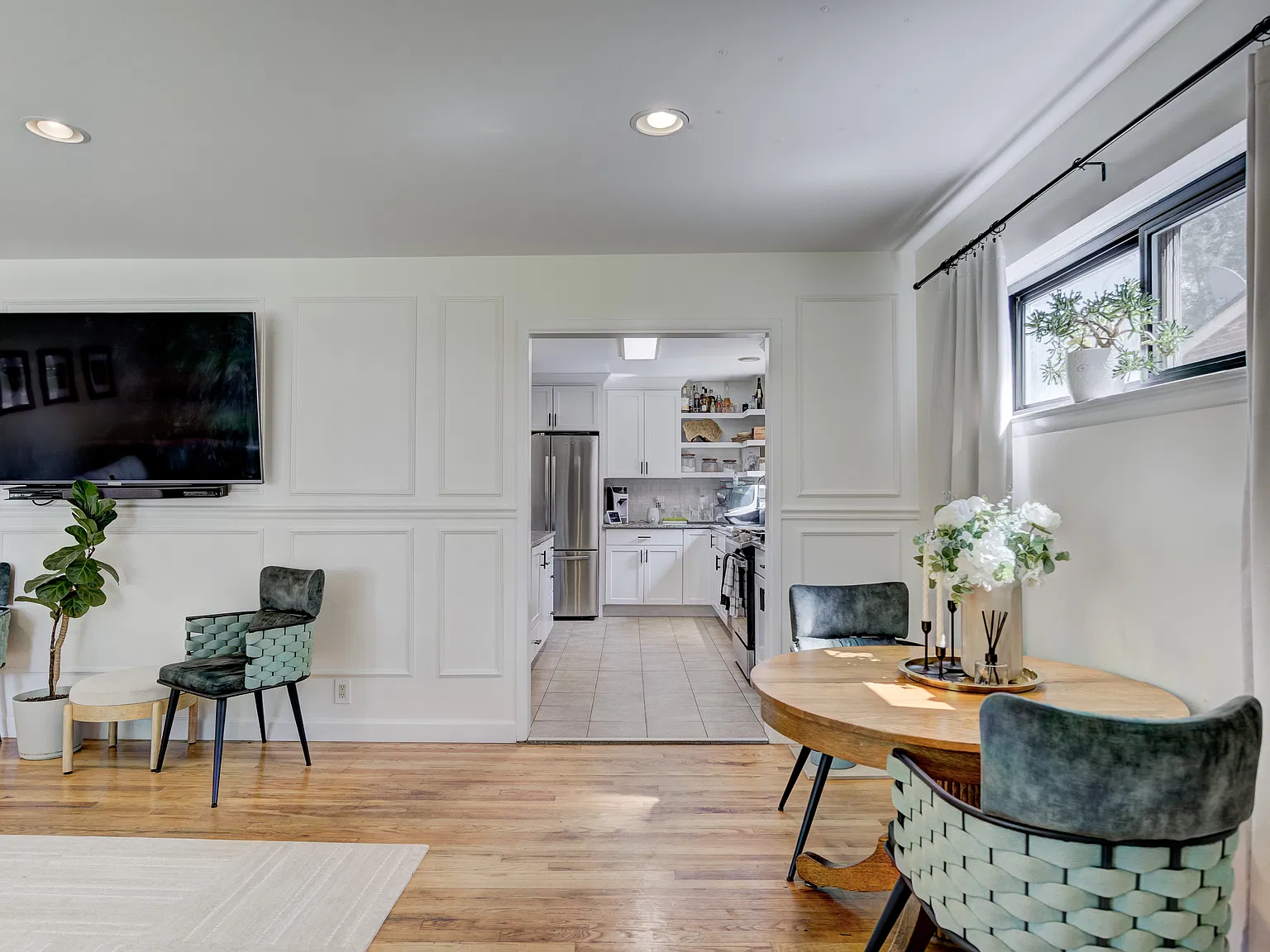 3 bed, 2.5 bath, 1864 sqft, $2,200 — Photo 3
