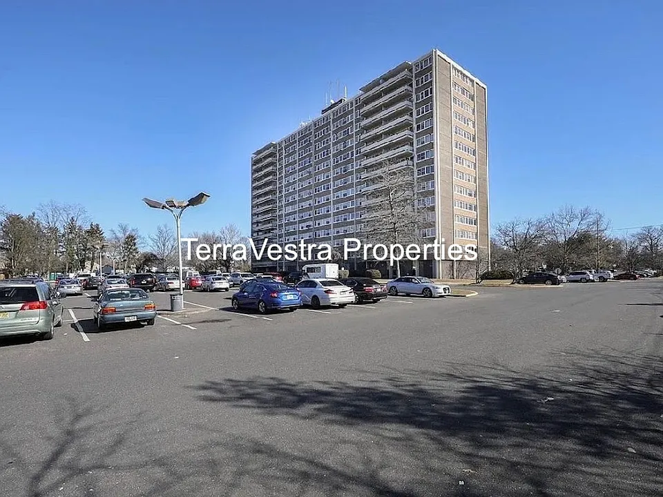 1003 Barclay Towers