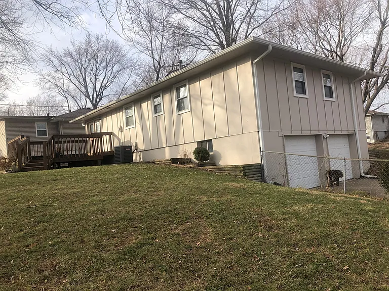 916 NE Wien Ave — Photo 13
