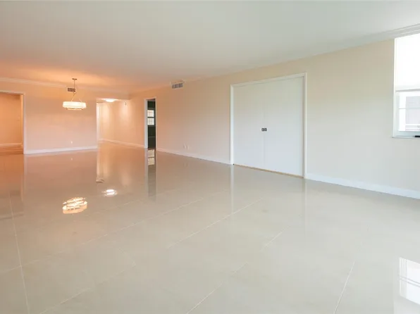 800 Cypress Grove Drive #404, Pompano Beach, FL 33069