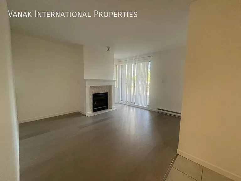 137 W 17th St #205 — Photo 6