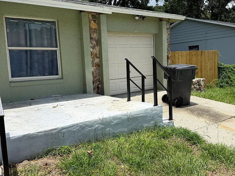 1007 Tiburon Dr — Photo 2
