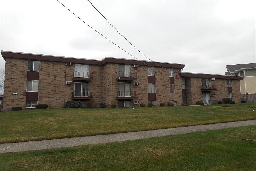 1st image of 16100 Maple Park Dr APT 11
