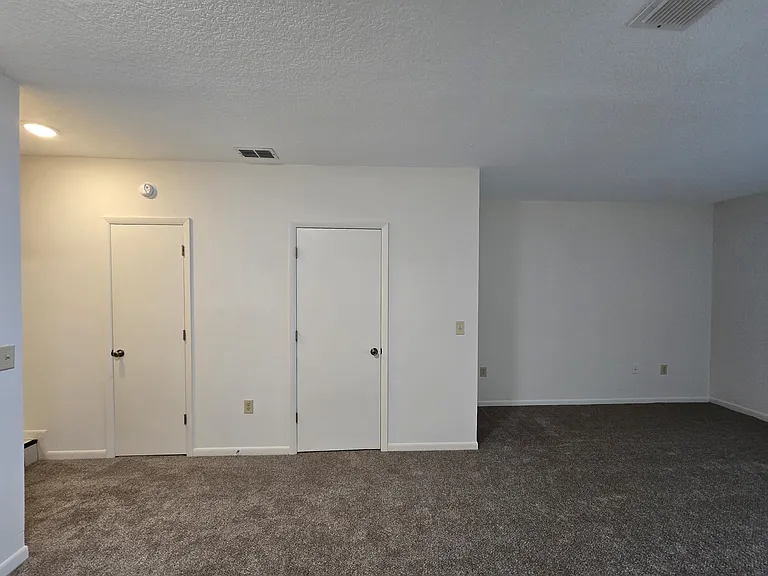 Glenncove Apartment Townhomes — Photo 11