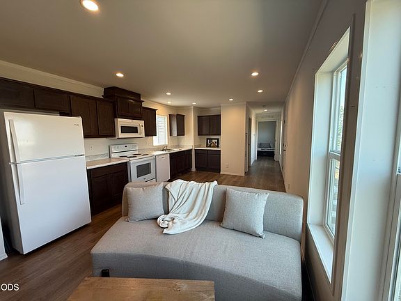 5th image of 460 Arnos St #87