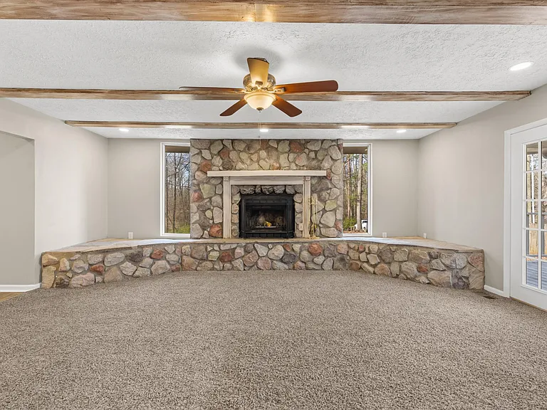 629 Ed Davis Rd — Photo 23