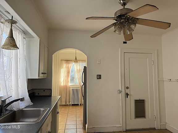 4th image of 105 Clermont St #1
