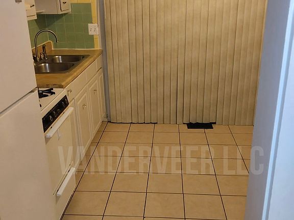 5th image of 225 Vanderveer St #7