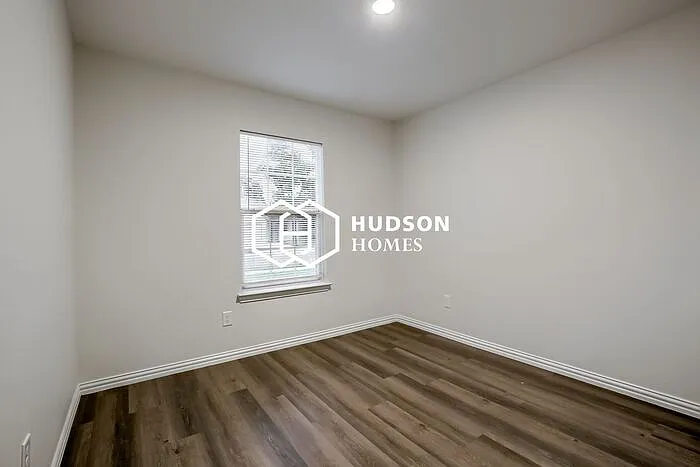 932 Dawson St — Photo 10