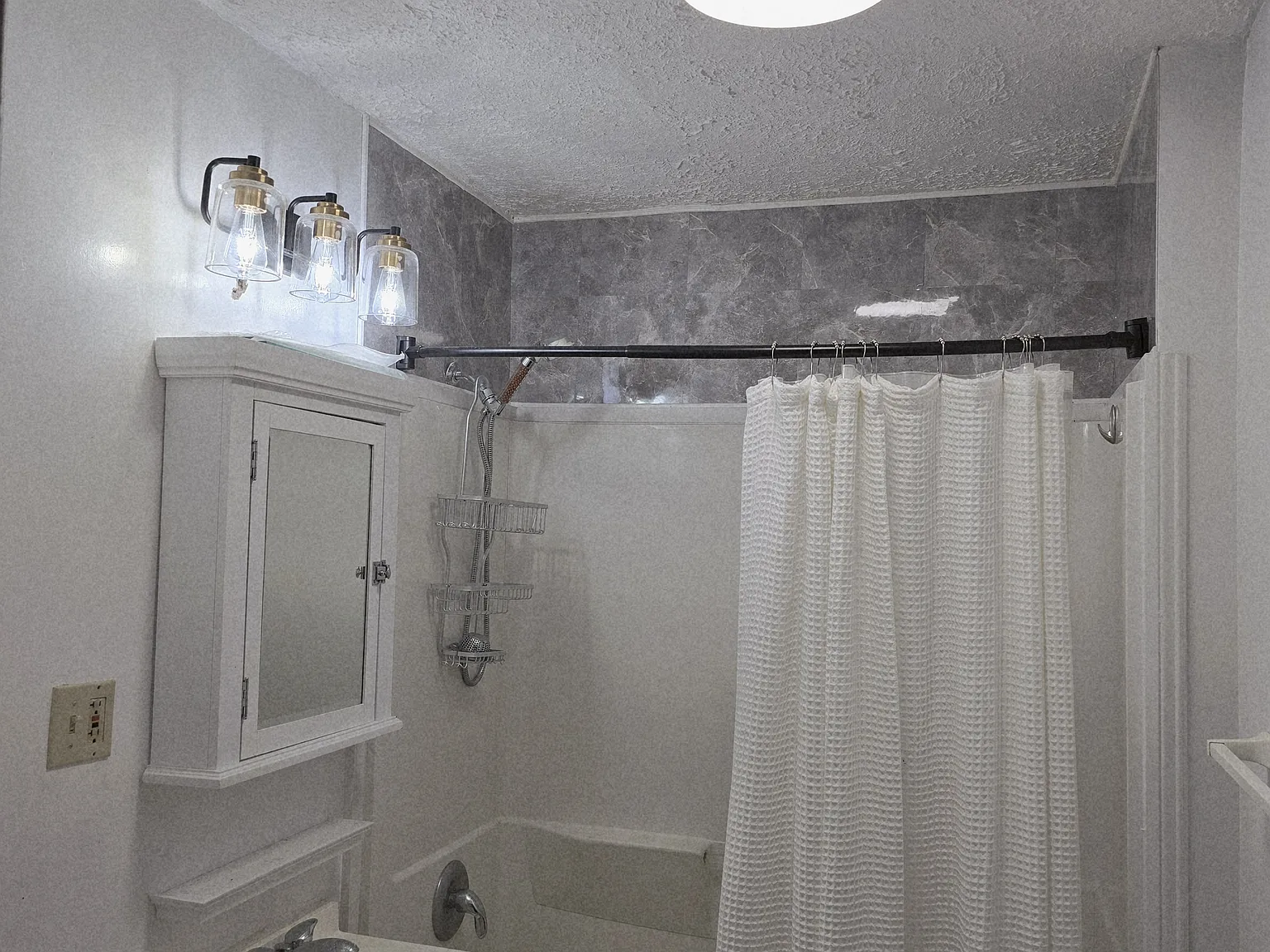 2 bed, 1076 sqft, $1,200 — Photo 3