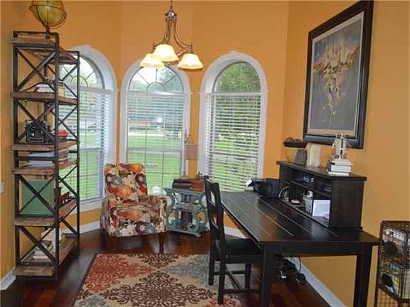 4th image of 8115 N Laura Cir