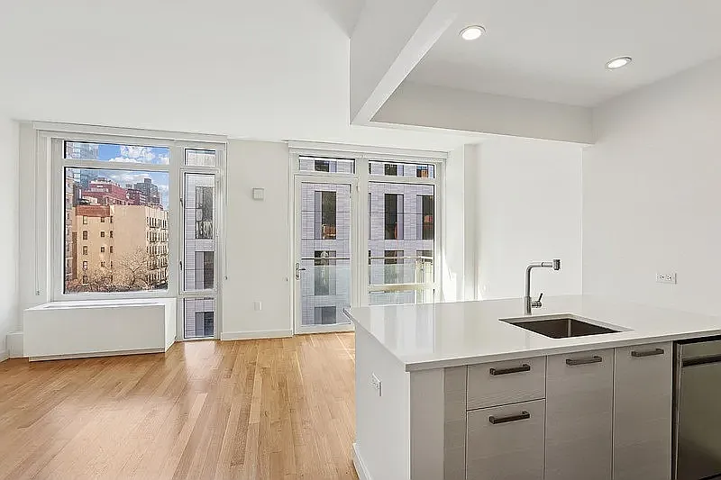 501 E 74th St #3D
