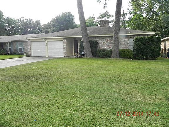 ANOTHER PICTURE OF FRONT OF HOUSE