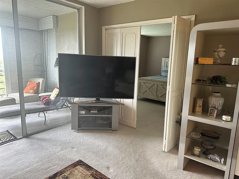 605 Oaks Dr #1009 — Photo 6