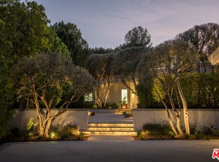 3833 Hayvenhurst Dr, Encino, CA 91436