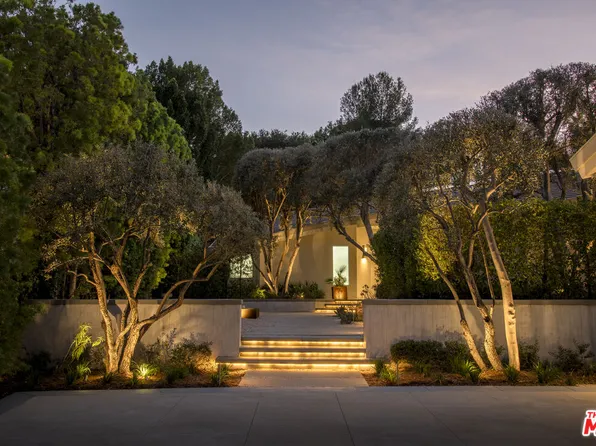 3833 Hayvenhurst Dr, Encino, CA 91436