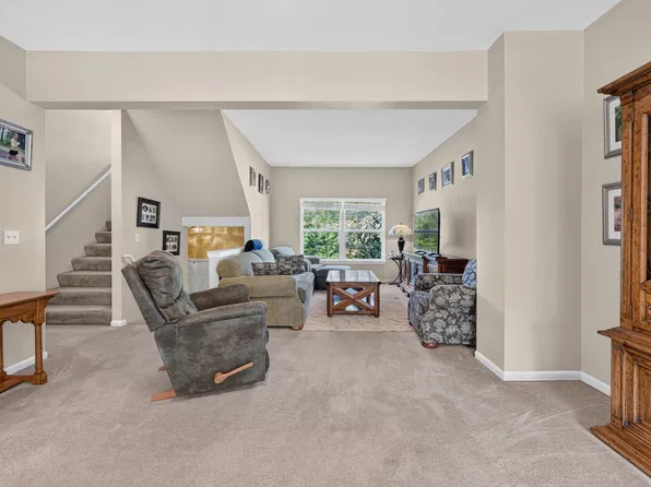 804 Eagle Dr, Fenton, MI 48430