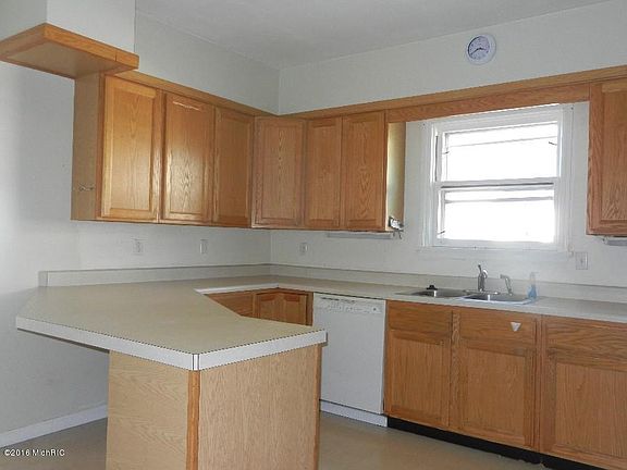 3rd image of 249 W 13th St