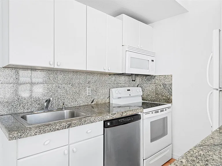 1027 Pennsylvania Ave #206 — Photo 7