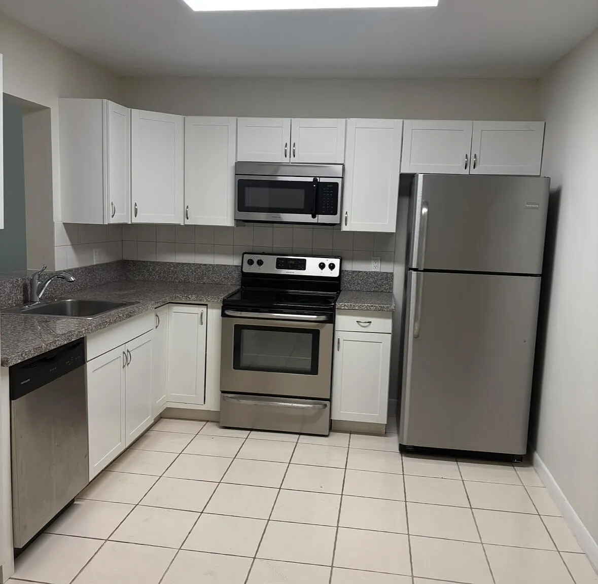 2 bed, 2.0 bath, 1227 sqft, $2,400 — Photo 3