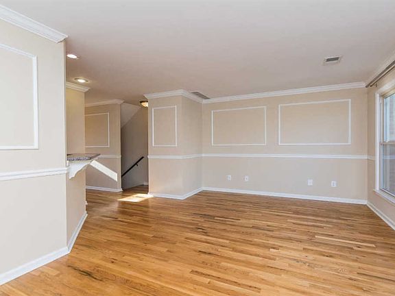 3rd image of 309 Bainbridge Dr APT N
