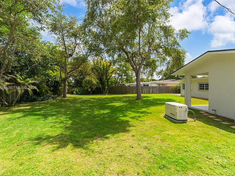 9121 Ridgeland Dr — Photo 36