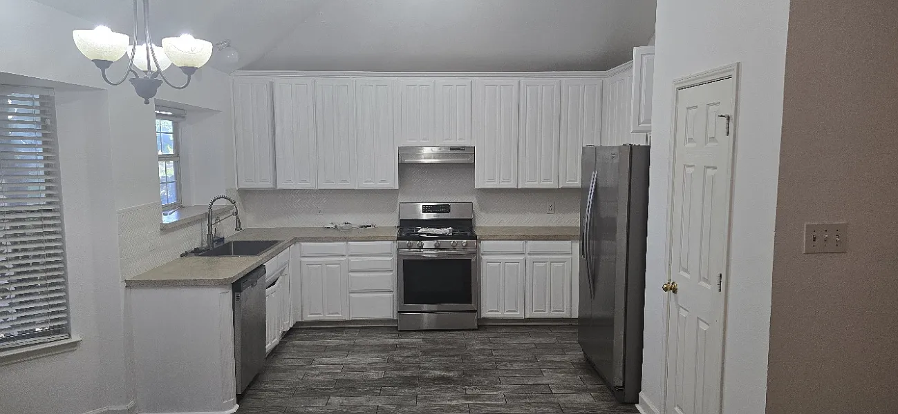 3 bed, 1302 sqft, $2,150 — Photo 3