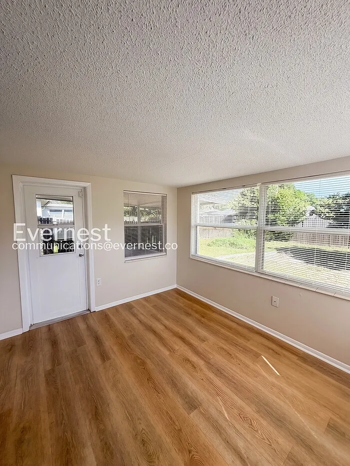 2 bed, 1.0 bath, 863 sqft, $1,495 — Photo 4