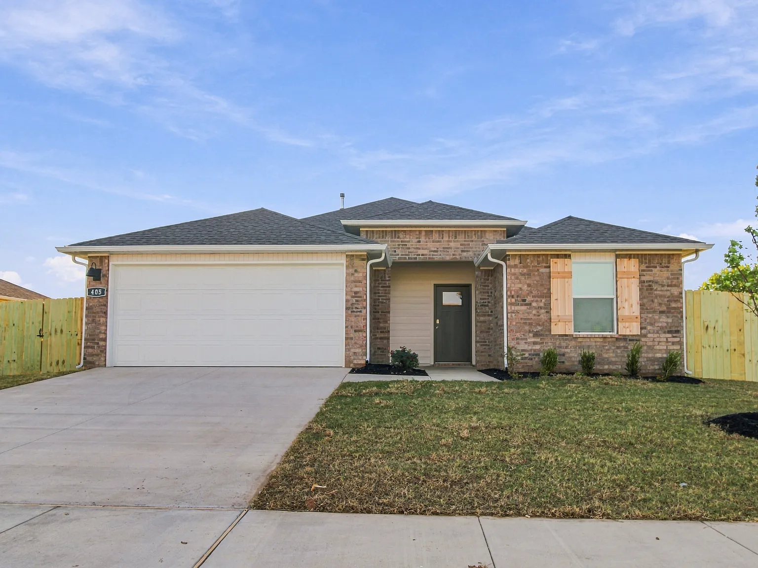 3 bed, 1637 sqft, $1,925 — Photo 1