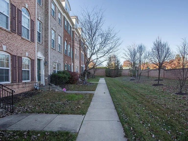20345 Notting Hill Way — Photo 24