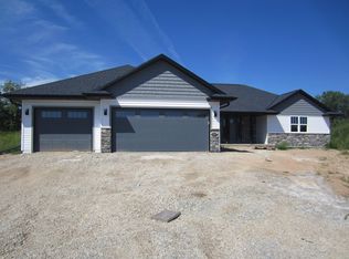 1227 Crescent Sq, Green Bay, WI 54313