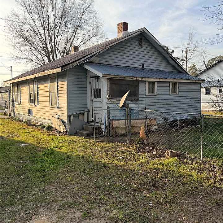 2nd image of 412 Harrell St