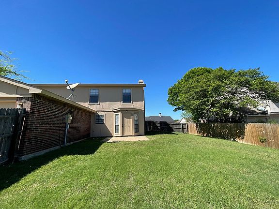 4th image of 1218 Greenbriar Ln