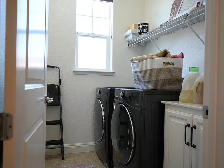 2052 Haggerty Dr — Photo 16