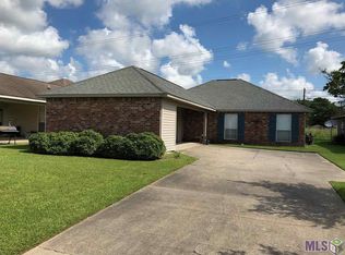 943 Meadow Glen Ave, Zachary, LA 70791