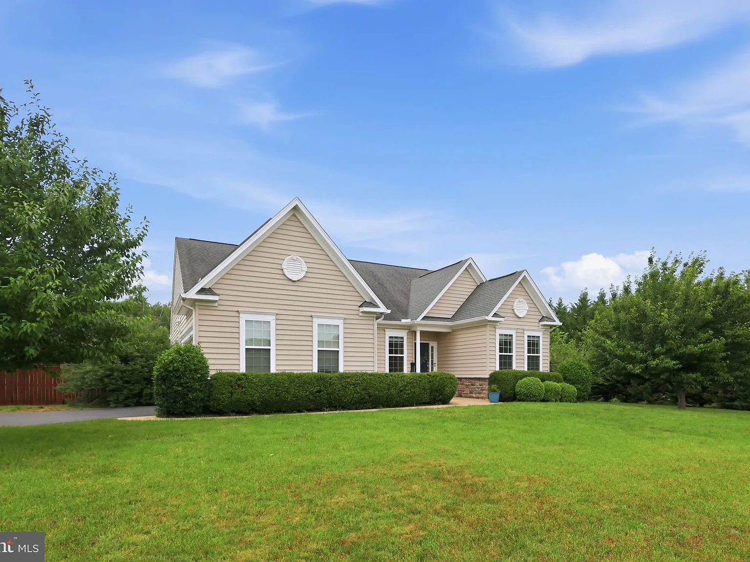 4 bed, 2068 sqft, $4,000 — Photo 4