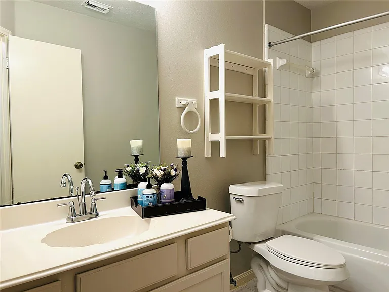 1404 Helmsley Dr — Photo 19