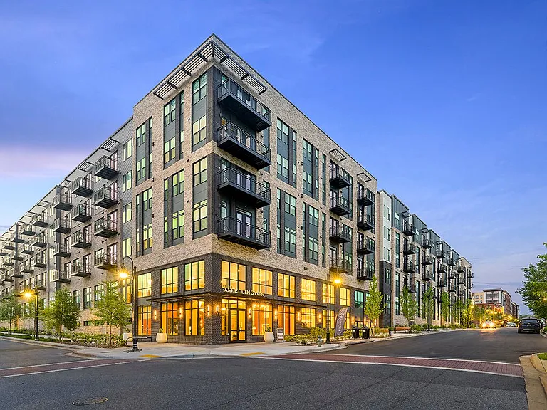 333 Ellington Apartments — Photo 23