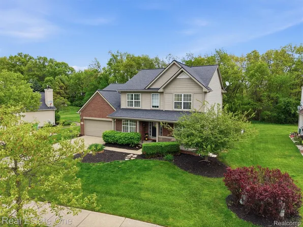 1786 Four Seasons Dr, Howell, MI 48843