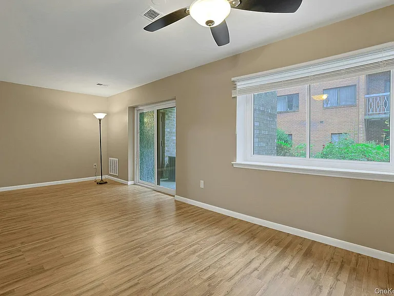 214 Kennedy Dr — Photo 11
