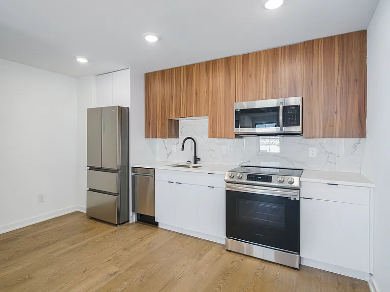 610 Moore St #204 — Photo 7