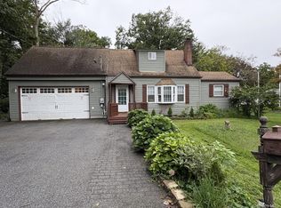 13 Cedar Lane, Poughkeepsie, NY 12601