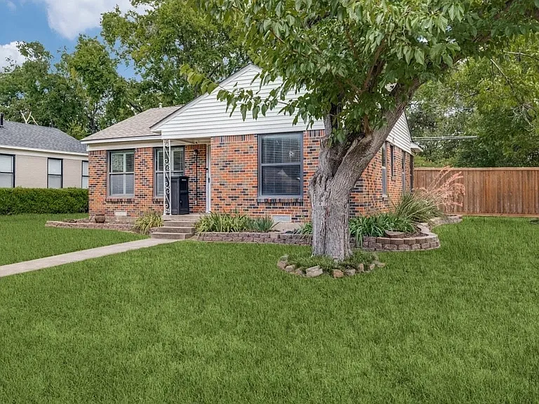 11004 Joaquin Dr — Photo 2