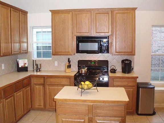 2nd image of 6433 Lakewood Dr