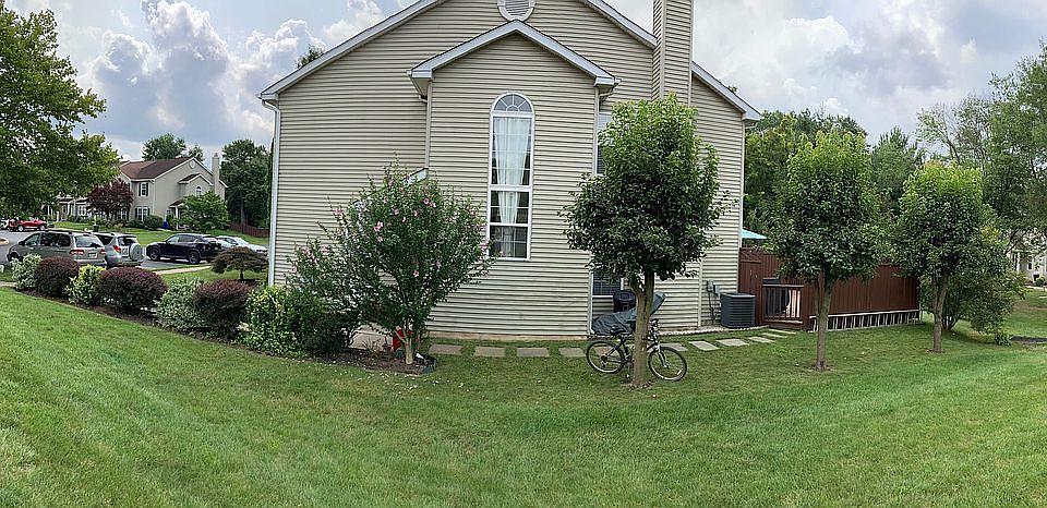 2nd image of 116 Hawthorne Ct