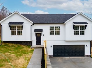 1036 Durgan Pl, Dalton, GA 30721