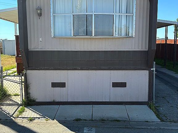 4th image of 2 Dogwood Ln