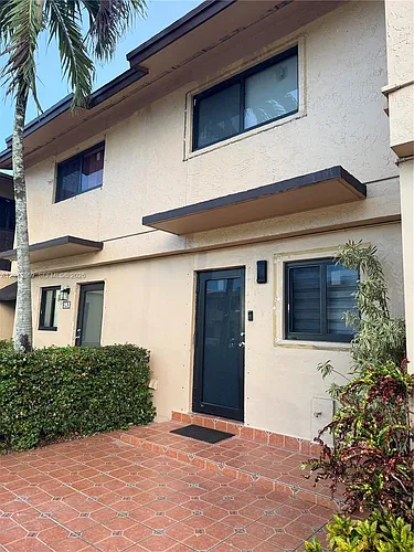 131 SW 109th Ave #L5 Photo 1