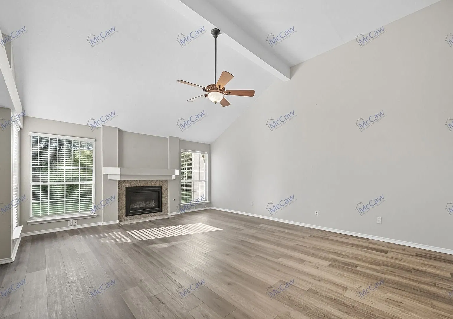 A Must See!! 4 bedroom, 2 bath One Story home. Lawncare included in rental! Ready to move into! — Photo 3